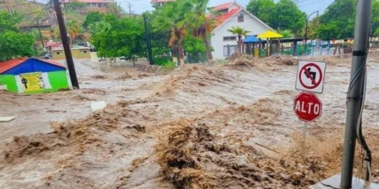 'Hilary' se degrada a Tormenta Tropical y pega en Santa Rosal&iacute;a, Baja California, y Estados Unidos