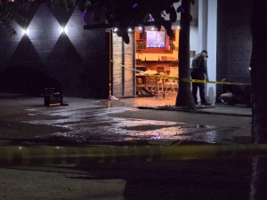 Gatilleros asesinan a joven que persegu&iacute;an; al refugiarse en una fiesta lo matan a balazos, al Sur de Culiac&aacute;n