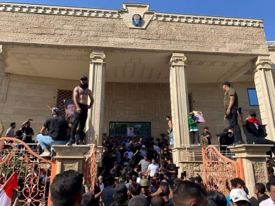 Manifestantes asaltan la Embajada de Suecia en Irak tras quema del Cor&aacute;n