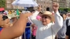 &iexcl;A gritos y empujones! CNTE choca contra la Marea Rosa en el Z&oacute;calo capitalino