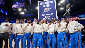 El Thunder recibe anillos de campeonato y levanta el pend&oacute;n
