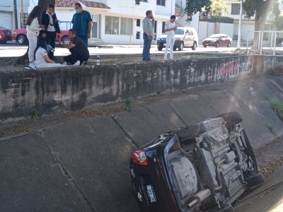 Se accidentan 2 j&oacute;venes estudiantes en la colonia Las quintas