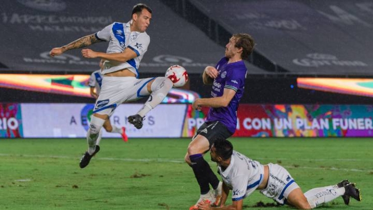 El Mazatl&aacute;n FC tropieza como local en su debut en la Liga MX, el Puebla lo golea