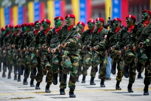Con 15 mil militares, drones y buques, Venezuela &lsquo;se arma&rsquo; contra el narco en la frontera con Colombia
