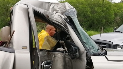 Hurac&aacute;n "Nora" provoc&oacute; volcadura de un tr&aacute;iler que transportaba pollos