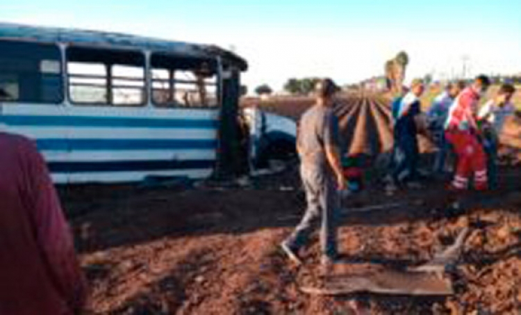Se accidente transporte con 25 jornaleros a bordo, en Guasave