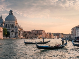 Atenci&oacute;n turistas: Italia cobrar&aacute; en 2024 peaje de 5 euros por persona por visitar Venecia