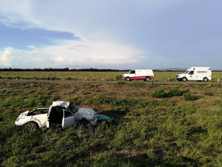 Un hombre fallece y dos personas resultan lesionadas en accidente ocurrido en la Maxipista de la carretera Culiac&aacute;n-Mazatl&aacute;n a la altura de la caseta de cobro de Costa Rica