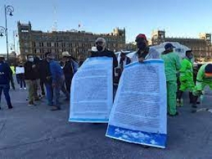 Desplazados de Zacatecas llegan al Z&oacute;calo CDMX; piden apoyo del gobierno federal