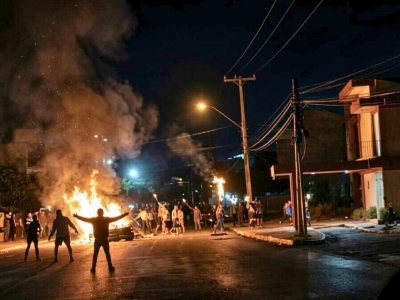 Protestan cubanos en las calles por desabastecimiento y crisis energ&eacute;tica