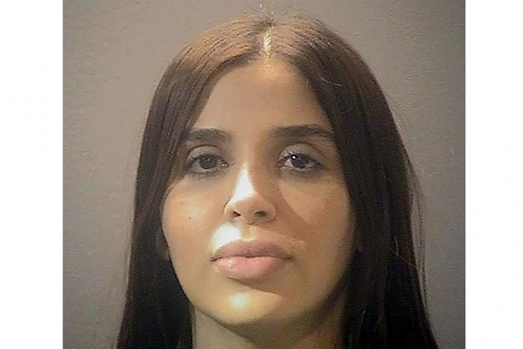 Emma Coronel pasa 22 horas al d&iacute;a encerrada en su celda, revela abogada