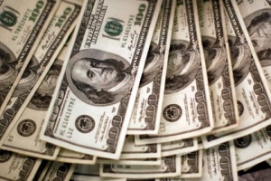 Baja el d&oacute;lar ante elecciones de Estados Unidos