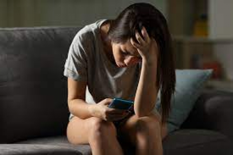 Mujeres entre 12 a 19 a&ntilde;os, las usuarias que m&aacute;s sufren acoso cibern&eacute;tico en M&eacute;xico