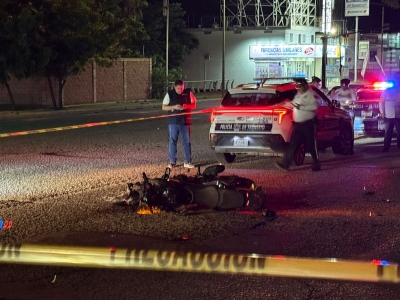 Tras impactarse contra una camioneta muri&oacute; un motociclista en la colonia Guadalupe Victoria