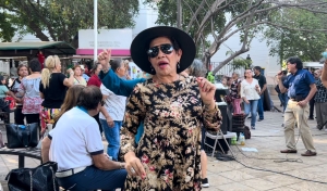 Acude a las 'Tardes de Danz&oacute;n' a un costado de la catedral de Culiac&aacute;n