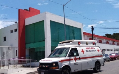 Adulta mayor muere tras caerle una barda encima, en Mazatl&aacute;n