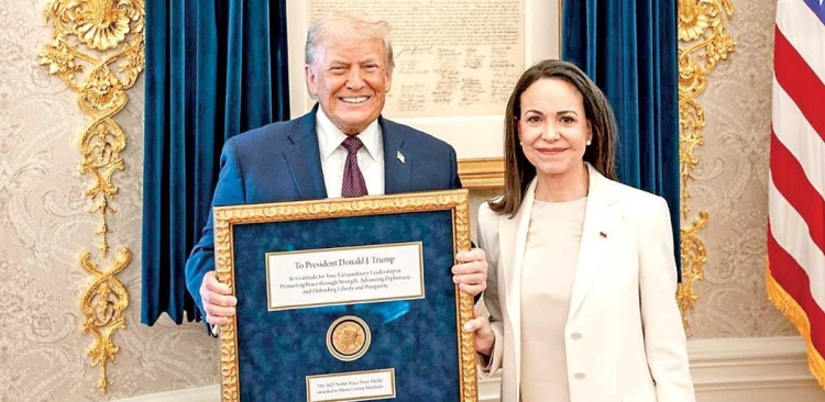 Corina Machado le regala a Trump su medalla del Nobel de la Paz: "Se lo merece"