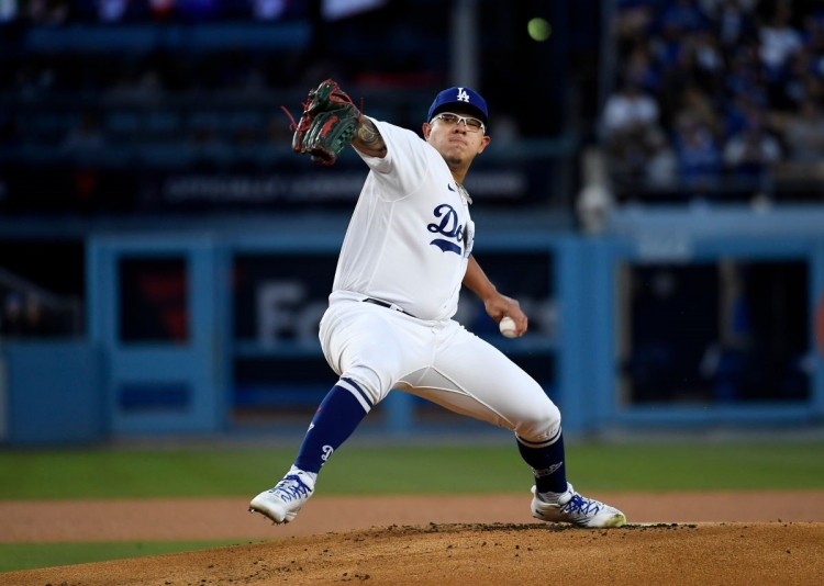 Julio Ur&iacute;as es el primer pitcher de Liga Nacional en ganar su segundo partido esta temporada
