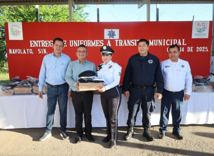 Alcalde de Navolato entreg&oacute; uniformes a elementos de Tr&aacute;nsito Municipal