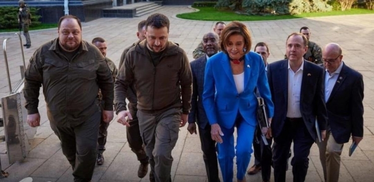 Nancy Pelosi se reuni&oacute; en Kiev con el presidente de Ucrania