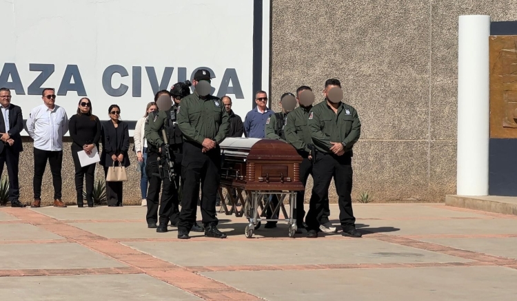 Rinde la Fiscal&iacute;a homenaje al agente de investigaci&oacute;n asesinado en una emboscada, ayer