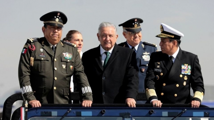 AMLO atribuye avance del pa&iacute;s a las Fuerzas Armadas
