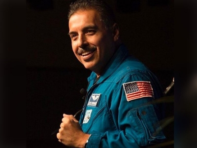 Astronauta de origen mexicano, Jos&eacute; Hern&aacute;ndez explica el nuevo lanzamiento de la NASA