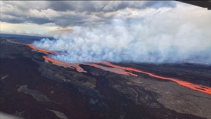 Mauna Loa, el volc&aacute;n m&aacute;s grande del mundo, entra en erupci&oacute;n en Haw&aacute;i