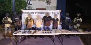 Grupo Interinstitucional detiene a 4 civiles; les aseguran armas, municiones y autos robados en Bacurim&iacute;, en Culiacancito