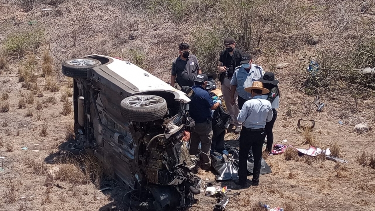 Un hombre muri&oacute; tras volcarse en la Culiac&aacute;n-Mazatl&aacute;n