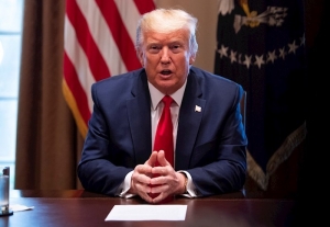 Trump firma una orden que limita la inmigraci&oacute;n durante 60 d&iacute;as, con excepciones