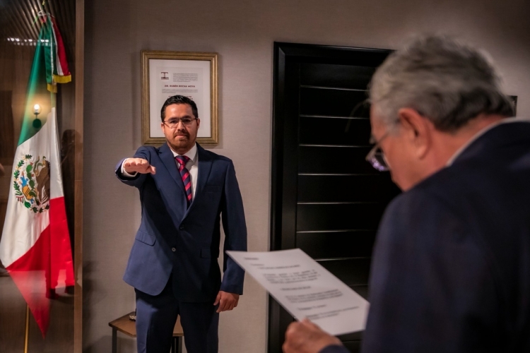 Rocha quita a Cu&eacute;n y pone a Cuitl&aacute;huac Gonz&aacute;lez como Secretario de Salud
