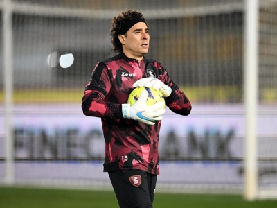 &iquest;Se acab&oacute; el encanto? Ochoa pierde la titularidad con Salernitana