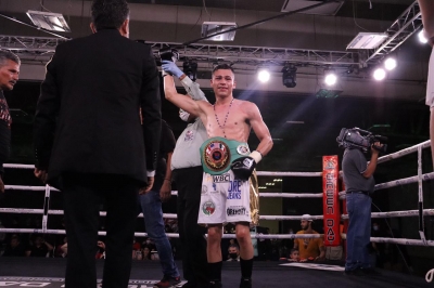 Eliot Ch&aacute;vez se coron&oacute; campe&oacute;n s&uacute;per pluma de la NABF en Culiac&aacute;n