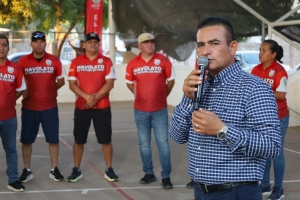 Entrega alcalde de Navolato rehabilitaci&oacute;n de techumbre deportiva en la colonia Las Vegas del Rastro
