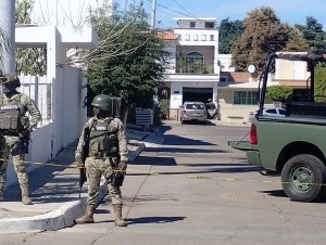 Grupos de civiles armados se agarran a balazos entre s&iacute;, en la Colonia Aurora, en Culiac&aacute;n; hay por lo menos un herido