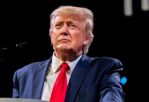Satisface al presidente Trump pausa arancelaria con M&eacute;xico