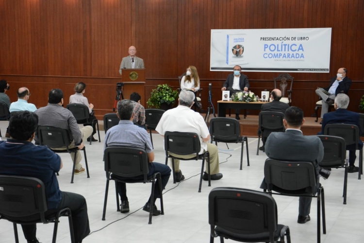 Funge Rector de la UAS como comentarista del libro Pol&iacute;tica Comparada del diputado Sergio Jacobo