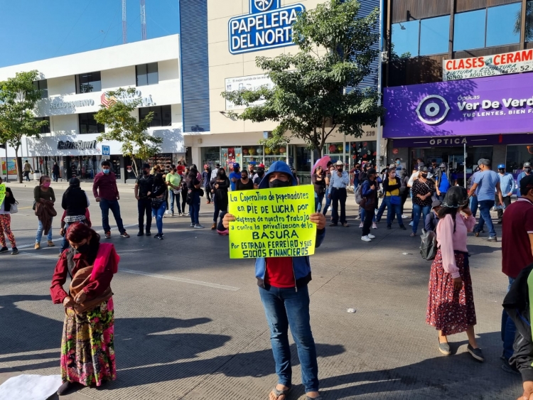 Trabajadores del basur&oacute;n bloquean la Obreg&oacute;n en rechazo a la privatizaci&oacute;n