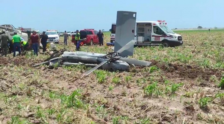 Se desploma helic&oacute;ptero de la Semar a un lado de la carretera Los Mochis-Topolobampo