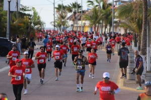 M&aacute;s de mil personas participan en la carrera &ldquo;Juntos Salvando Vidas&rdquo; en Altata