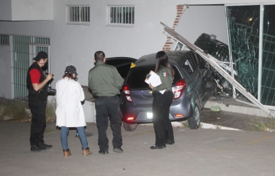 Muere mujer y tres adultos y un bebe resultan heridos en accidente en Colinas del Rey