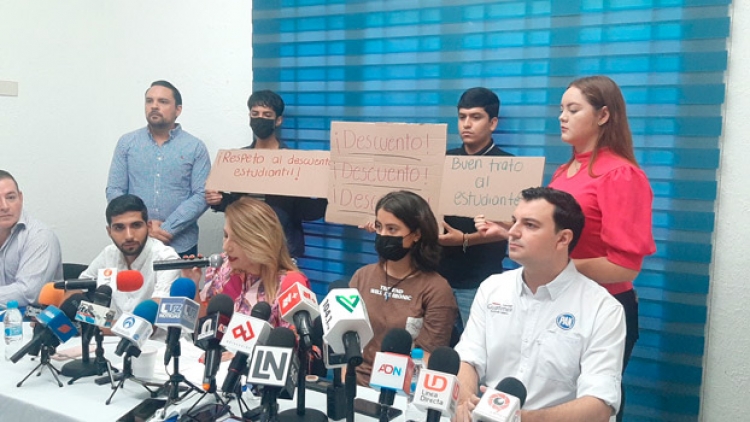 Estudiantes de universidades se quejan del mal trato de los choferes