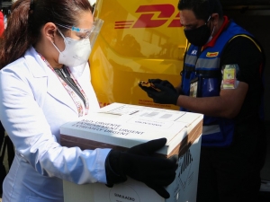 Llega a M&eacute;xico primer cargamento de vacunas anticovid