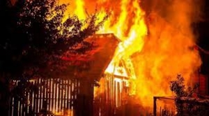 Con quemaduras result&oacute; adulto mayor tras incendio