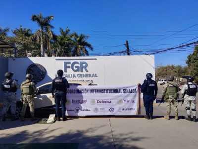 Distintas fuerzas especiales de Seguridad aseguran veh&iacute;culo robado, sustancias il&iacute;citas y cargadores en localidad de 'El Pino', en Culiac&aacute;n