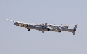 El multimillonario Richard Branson llega al espacio a bordo de cohete de Virgin Galactic