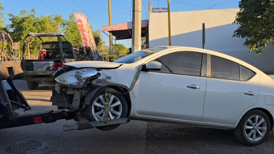 Aseguran dos veh&iacute;culos baleados en la colonia Laureles Pinos en Culiac&aacute;n