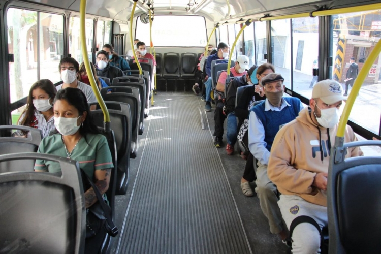 Transporte p&uacute;blico el lugar con mayor riesgo de sufrir contagios en 16 entidades
