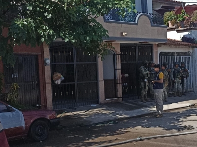 Militares rescatan a adulta mayor en incendio en Tierra Blanca, al Norte de Culiac&aacute;n